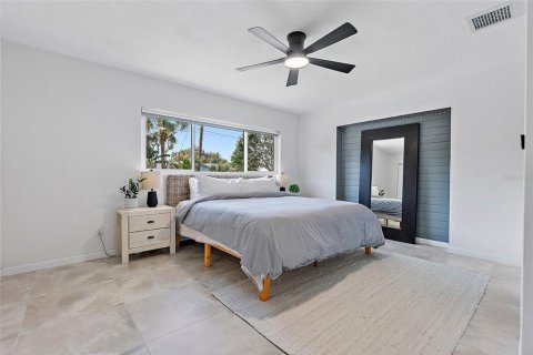 House in Saint Petersburg, Florida 3 bedrooms, 169.64 sq.m. № 1873205 - photo 8