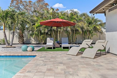 House in Saint Petersburg, Florida 3 bedrooms, 169.64 sq.m. № 1873205 - photo 17