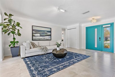 House in Saint Petersburg, Florida 3 bedrooms, 169.64 sq.m. № 1873205 - photo 3