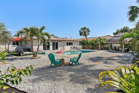 House in Saint Petersburg, Florida 3 bedrooms, 169.64 sq.m. № 1873205 - photo 14
