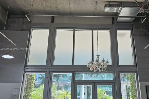 Propiedad comercial en venta en Miami, Florida № 1992073 - foto 5