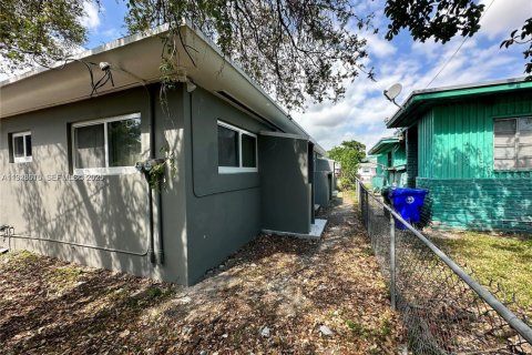 Commercial property in Miami, Florida 129.51 sq.m. № 1989809 - photo 19