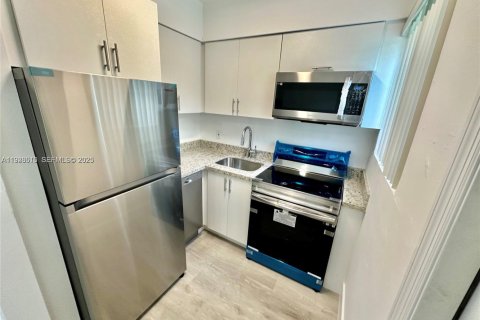 Commercial property in Miami, Florida 129.51 sq.m. № 1989809 - photo 8