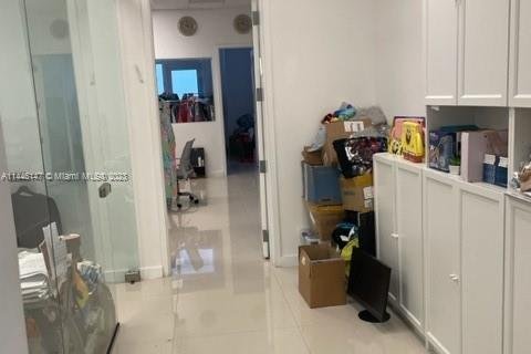 Propiedad comercial en venta en Aventura, Florida № 1703096 - foto 4