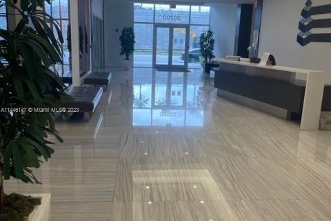 Propiedad comercial en venta en Aventura, Florida № 1703096 - foto 2