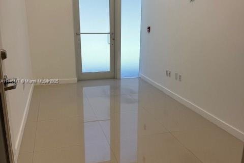 Propiedad comercial en venta en Aventura, Florida № 1703096 - foto 15