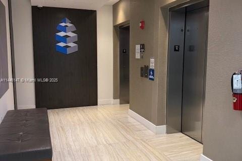 Propiedad comercial en venta en Aventura, Florida № 1703096 - foto 8