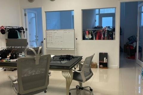 Propiedad comercial en venta en Aventura, Florida № 1703096 - foto 3