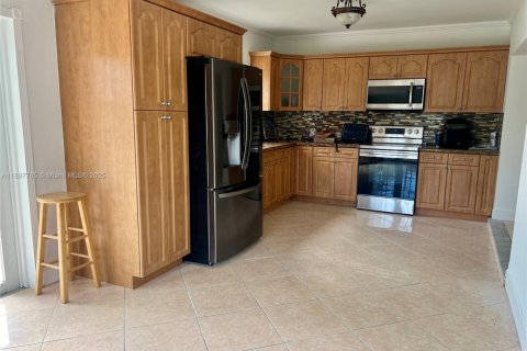 Casa en alquiler en Miami, Florida, 3 dormitorios, 173.17 m2 № 1949173 - foto 25