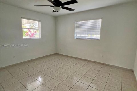 Casa en alquiler en Miami, Florida, 3 dormitorios, 173.17 m2 № 1949173 - foto 29