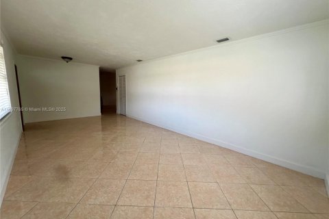 Casa en alquiler en Miami, Florida, 3 dormitorios, 173.17 m2 № 1949173 - foto 17
