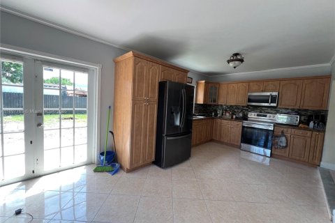 Casa en alquiler en Miami, Florida, 3 dormitorios, 173.17 m2 № 1949173 - foto 26
