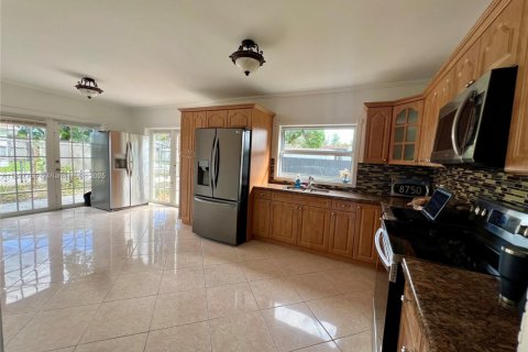Casa en alquiler en Miami, Florida, 3 dormitorios, 173.17 m2 № 1949173 - foto 24