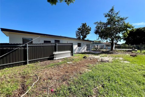 Casa en alquiler en Miami, Florida, 3 dormitorios, 173.17 m2 № 1949173 - foto 12