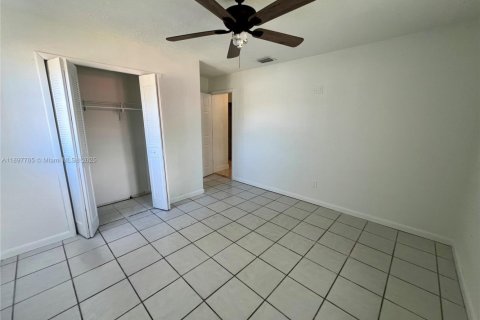 Casa en alquiler en Miami, Florida, 3 dormitorios, 173.17 m2 № 1949173 - foto 28