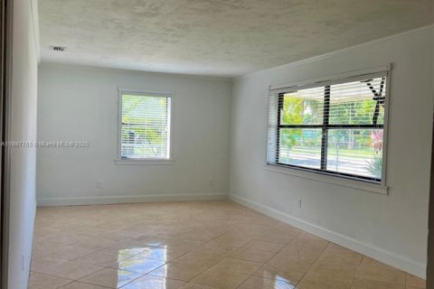 Casa en alquiler en Miami, Florida, 3 dormitorios, 173.17 m2 № 1949173 - foto 15