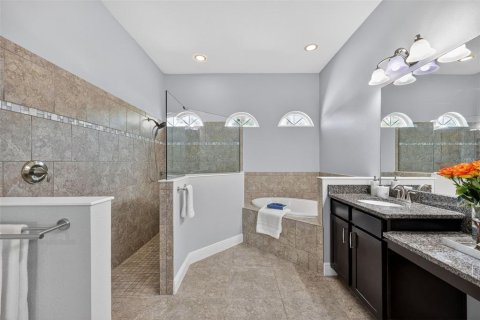 House in Bradenton, Florida 5 bedrooms, 361.3 sq.m. № 2152119 - photo 27
