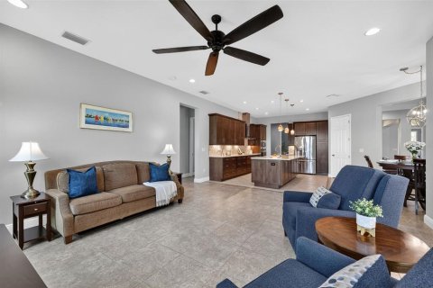 House in Bradenton, Florida 5 bedrooms, 361.3 sq.m. № 2152119 - photo 19