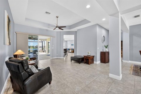 House in Bradenton, Florida 5 bedrooms, 361.3 sq.m. № 2152119 - photo 7