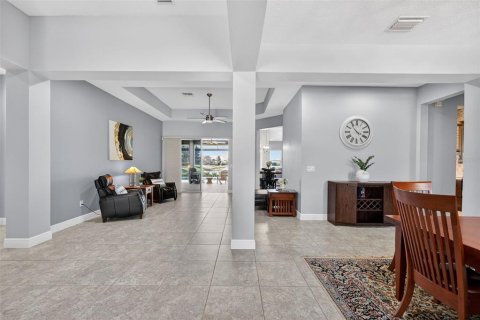 House in Bradenton, Florida 5 bedrooms, 361.3 sq.m. № 2152119 - photo 10