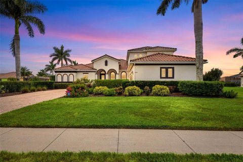 House in Bradenton, Florida 5 bedrooms, 361.3 sq.m. № 2152119 - photo 2