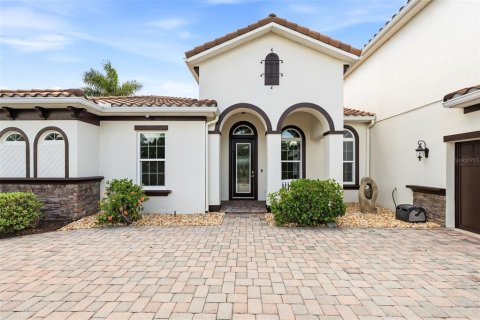 House in Bradenton, Florida 5 bedrooms, 361.3 sq.m. № 2152119 - photo 3