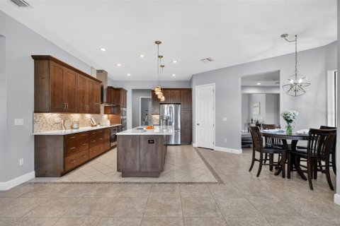 House in Bradenton, Florida 5 bedrooms, 361.3 sq.m. № 2152119 - photo 20