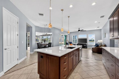 House in Bradenton, Florida 5 bedrooms, 361.3 sq.m. № 2152119 - photo 29