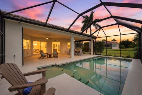 House in Bradenton, Florida 5 bedrooms, 361.3 sq.m. № 2152119 - photo 4