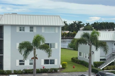 Condo in Boynton Beach, Florida, 2 bedrooms  № 2382514 - photo 3