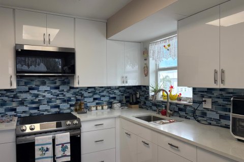 Condo in Boynton Beach, Florida, 2 bedrooms  № 2382514 - photo 10