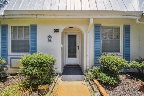 Copropriété à louer à New Port Richey, Floride: 2 chambres, 77.2 m2 № 1866871 - photo 1