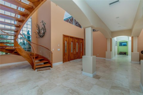 House in Punta Gorda, Florida 7 bedrooms, 834.36 sq.m. № 1758478 - photo 5