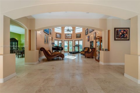 House in Punta Gorda, Florida 7 bedrooms, 834.36 sq.m. № 1758478 - photo 4