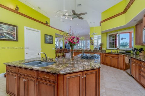 House in Punta Gorda, Florida 7 bedrooms, 834.36 sq.m. № 1758478 - photo 7