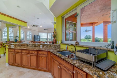 House in Punta Gorda, Florida 7 bedrooms, 834.36 sq.m. № 1758478 - photo 10