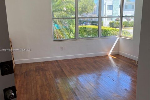 Copropriété à vendre à Miami Beach, Floride: 40.88 m2 № 1985308 - photo 2