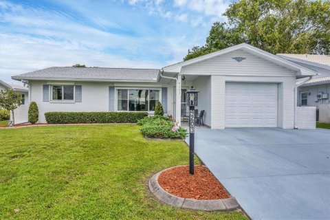 Villa ou maison à vendre à Bradenton, Floride: 2 chambres, 137.22 m2 № 1900291 - photo 1