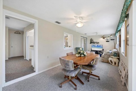 Villa ou maison à vendre à Bradenton, Floride: 2 chambres, 137.22 m2 № 1900291 - photo 11