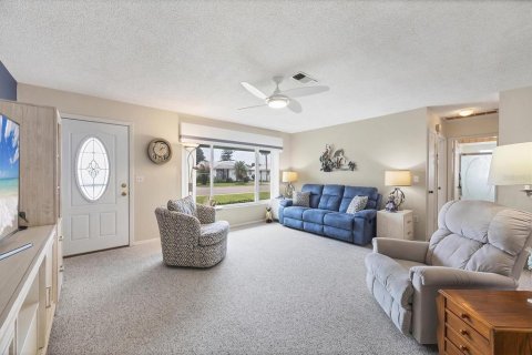 Villa ou maison à vendre à Bradenton, Floride: 2 chambres, 137.22 m2 № 1900291 - photo 4