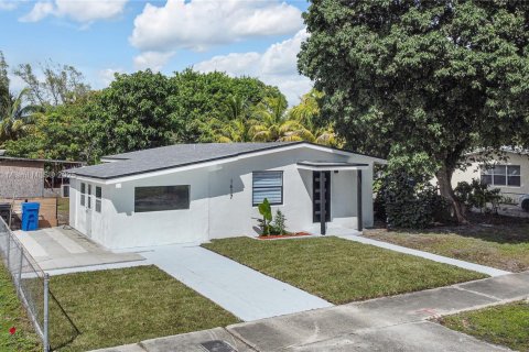 Villa ou maison à vendre à Fort Lauderdale, Floride: 3 chambres, 91.42 m2 № 1947996 - photo 1