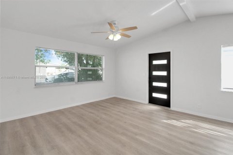Villa ou maison à vendre à Fort Lauderdale, Floride: 3 chambres, 91.42 m2 № 1947996 - photo 3