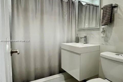 House in North Miami, Florida 2 bedrooms, 123.56 sq.m. № 1944954 - photo 9