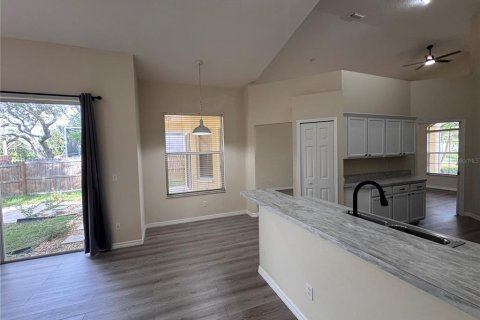 Casa en alquiler en Tarpon Springs, Florida, 3 dormitorios, 159.79 m2 № 1916808 - foto 4