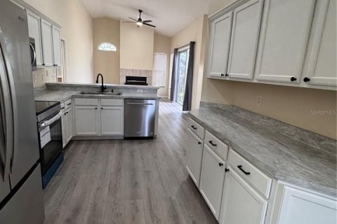 Casa en alquiler en Tarpon Springs, Florida, 3 dormitorios, 159.79 m2 № 1916808 - foto 6