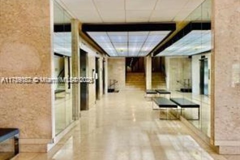 Condo in Sunny Isles Beach, Florida, 2 bedrooms  № 1863387 - photo 16