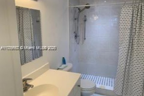 Condo in Sunny Isles Beach, Florida, 2 bedrooms  № 1863387 - photo 9