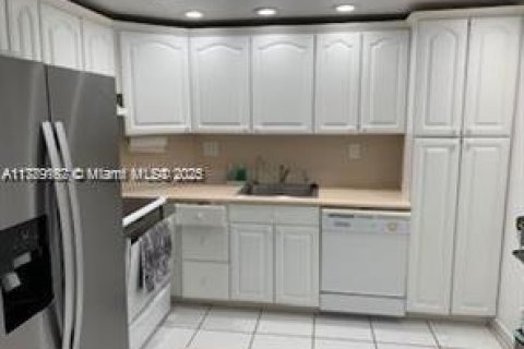 Condo in Sunny Isles Beach, Florida, 2 bedrooms  № 1863387 - photo 7