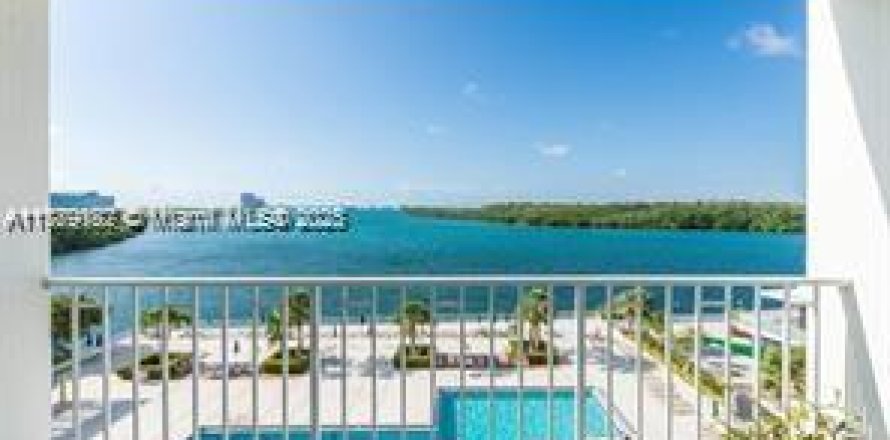 Condo in Sunny Isles Beach, Florida, 2 bedrooms № 1863387
