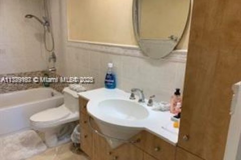 Condo in Sunny Isles Beach, Florida, 2 bedrooms  № 1863387 - photo 8